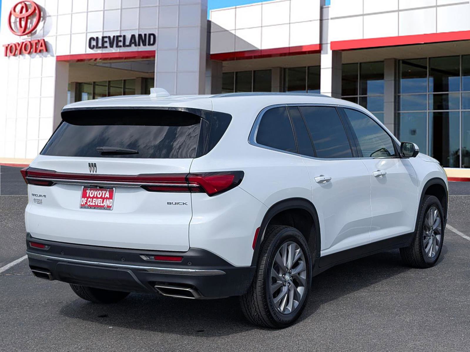 Used 2025 Buick Enclave Preferred FWD image 5