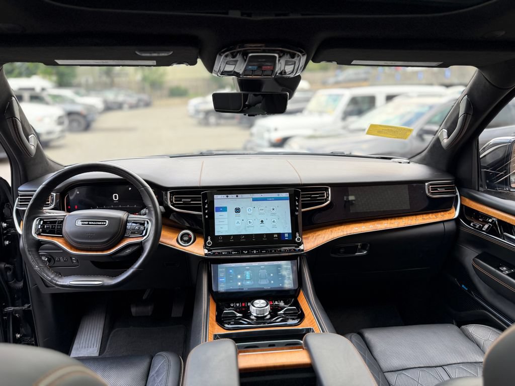 Used 2022 Jeep Grand Wagoneer Series III AWD/4WD image 9