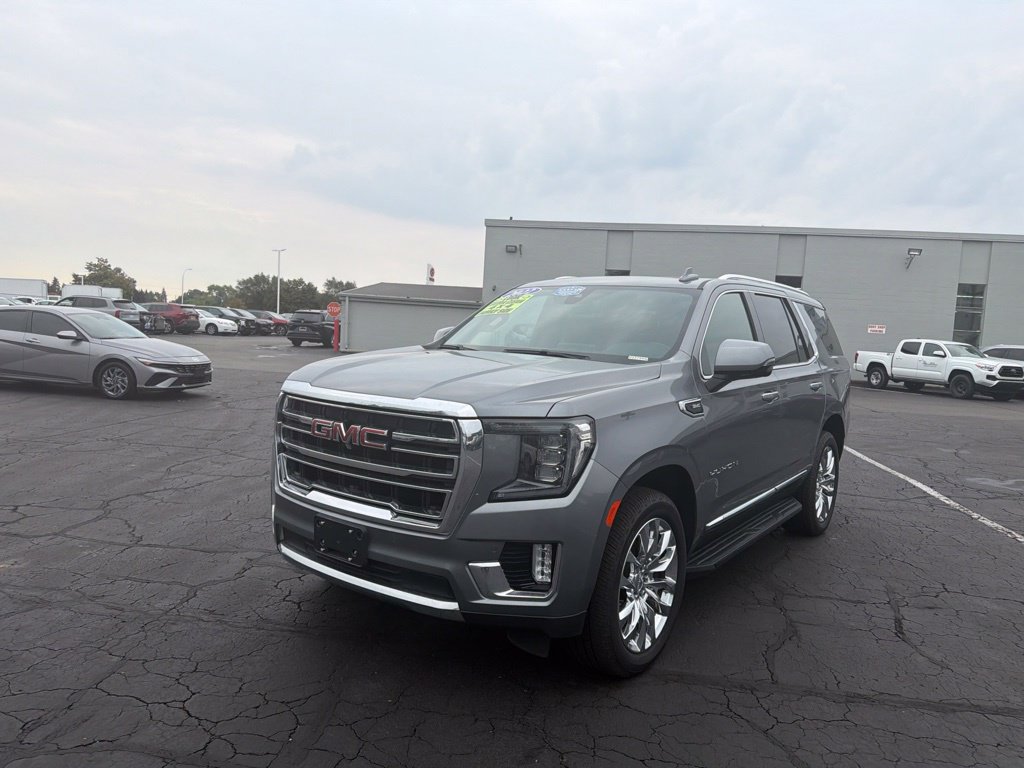 Used 2022 GMC Yukon SLT w/ SLT Premium Package AWD/4WD image 2