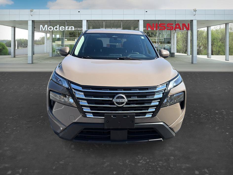 Certified 2025 Nissan Rogue SV FWD image 8