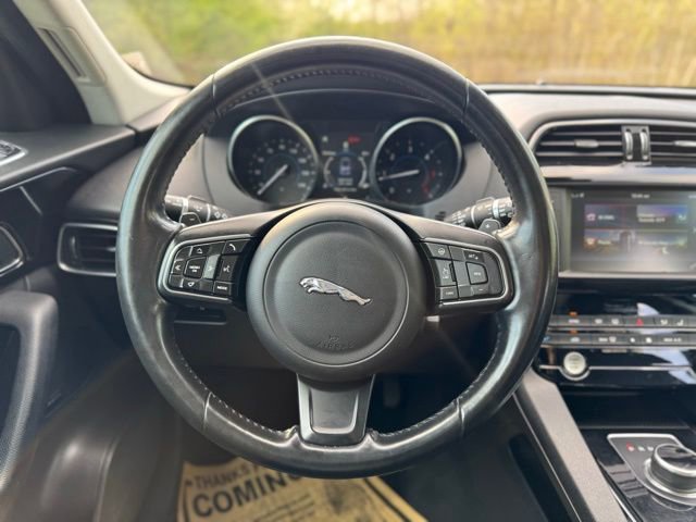 Used 2018 Jaguar F-PACE Premium image 22