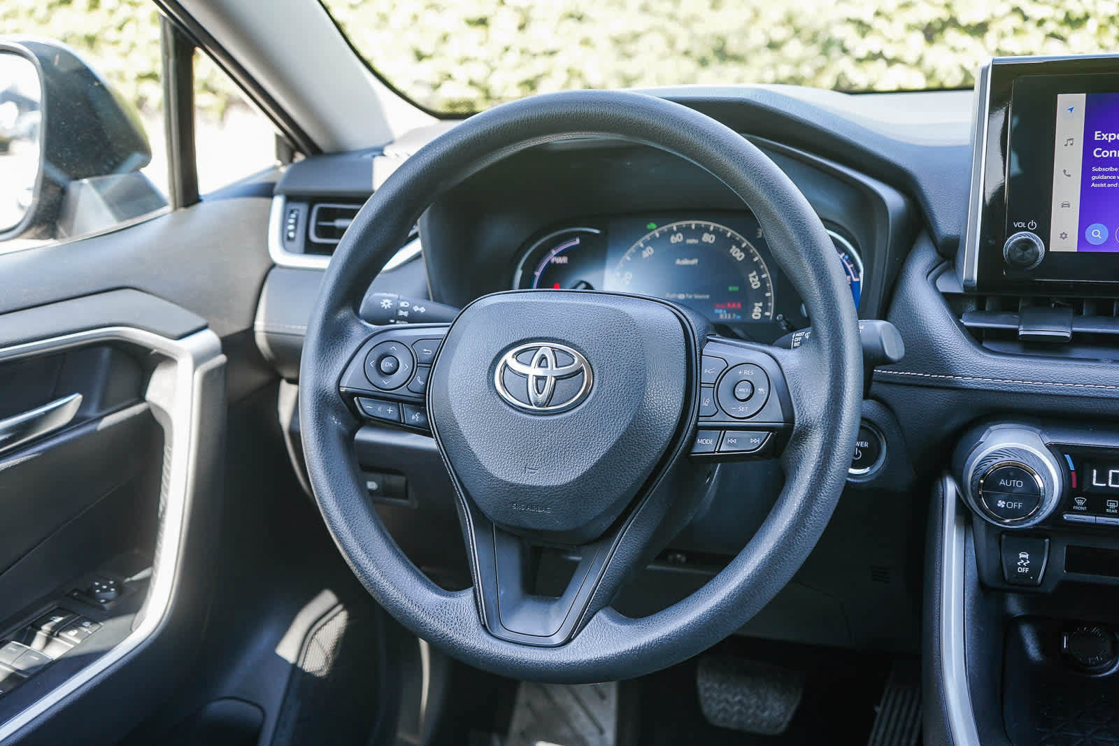 Used 2024 Toyota RAV4 XLE AWD/4WD image 15