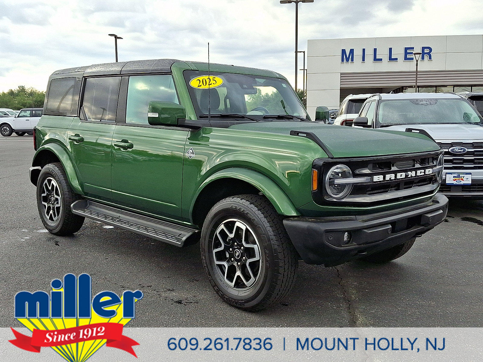 Used 2025 Ford Bronco Outer Banks AWD/4WD image 1