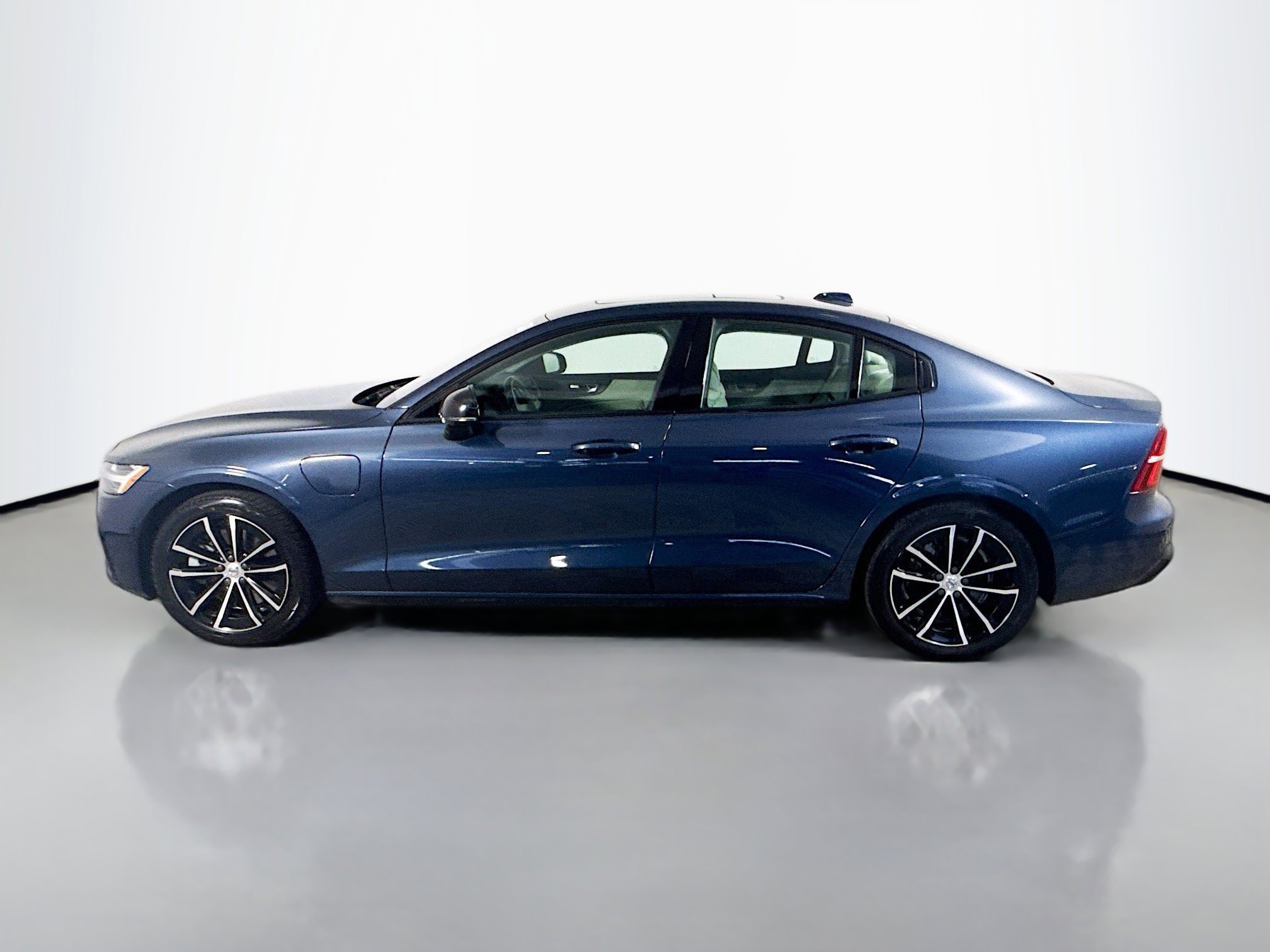 Used 2023 Volvo S60 T8 Plus image 6