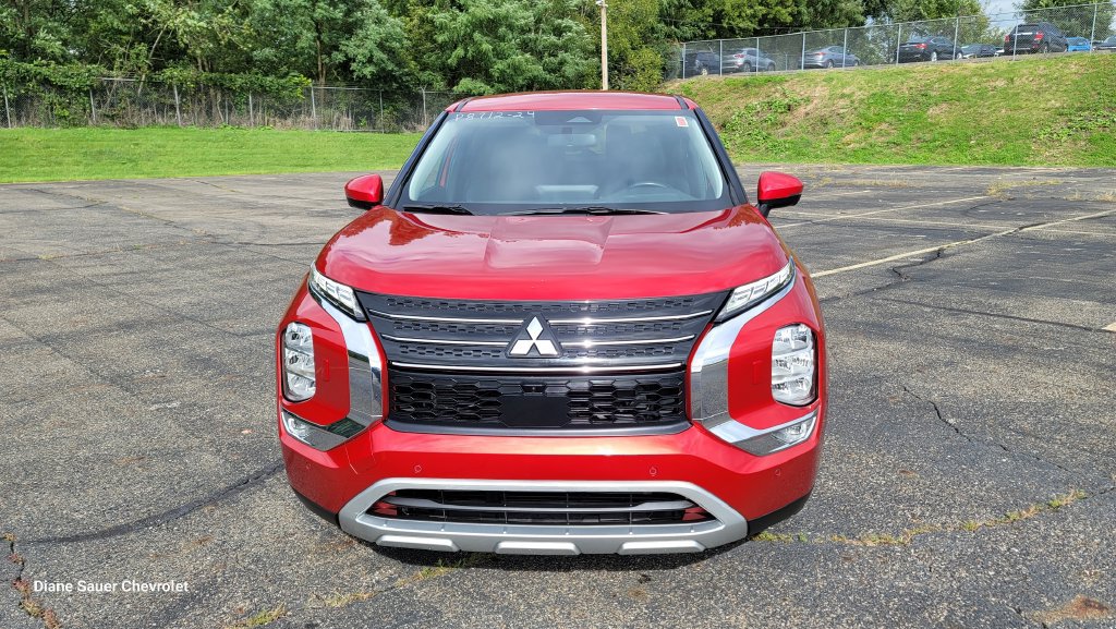 Used 2024 Mitsubishi Outlander AWD image 4
