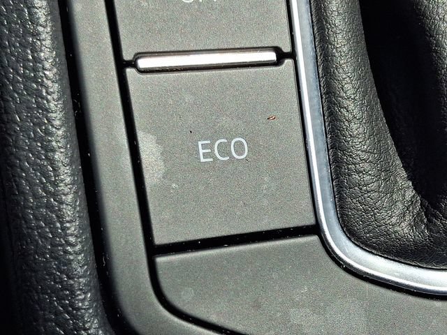 Certified 2022 Volkswagen Jetta S FWD image 25