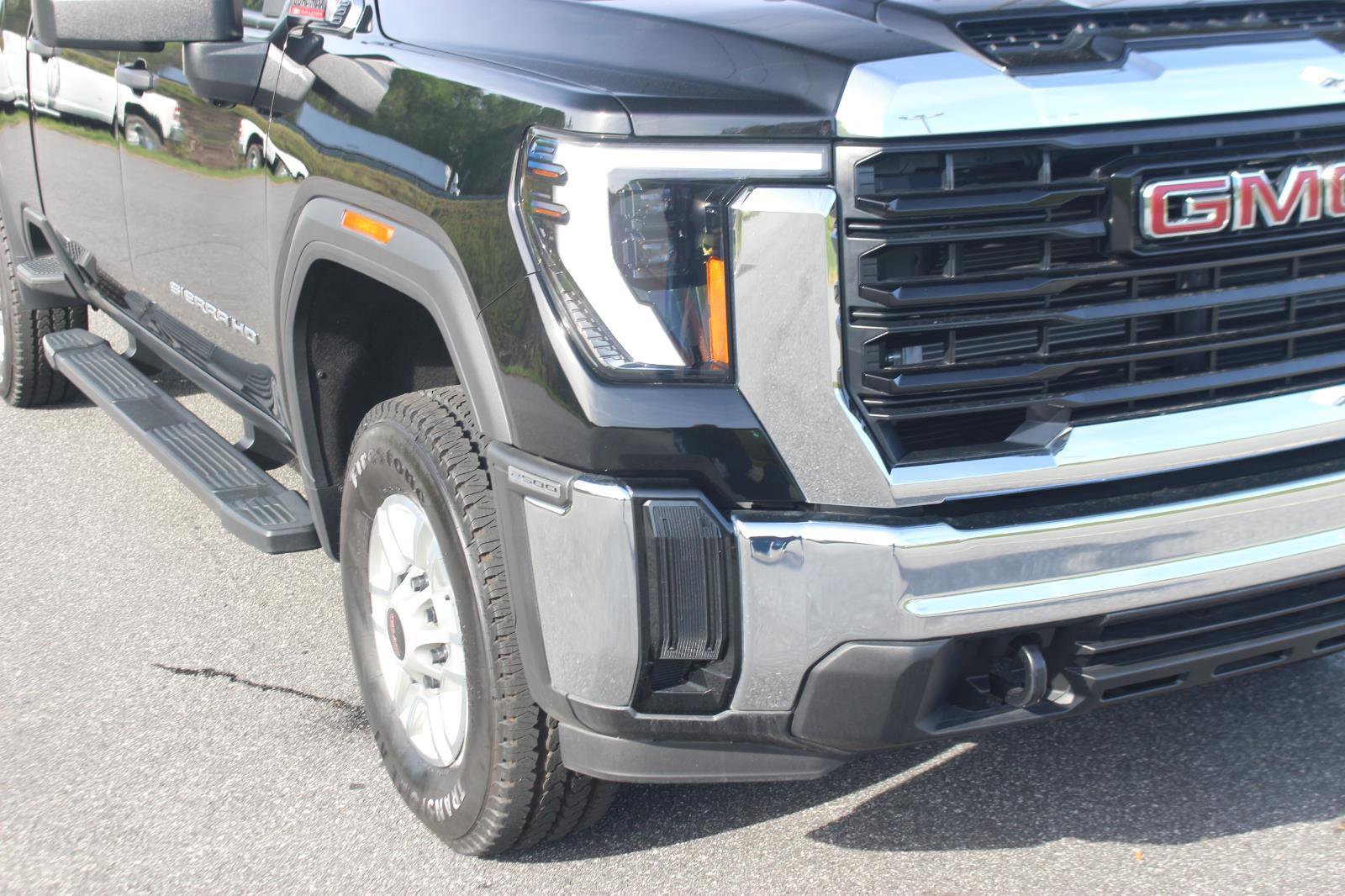 Used 2024 GMC Sierra 2500 Pro AWD/4WD image 9
