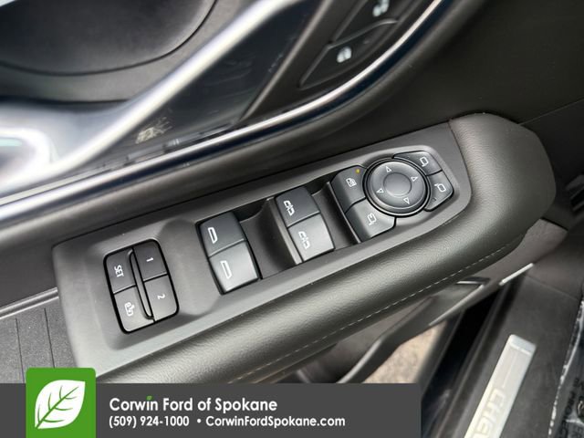 Used 2024 Chevrolet Tahoe Z71 w/ Luxury Package image 25