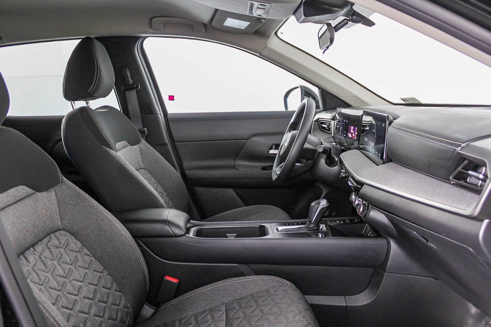 Certified 2025 Nissan Kicks SV image 17