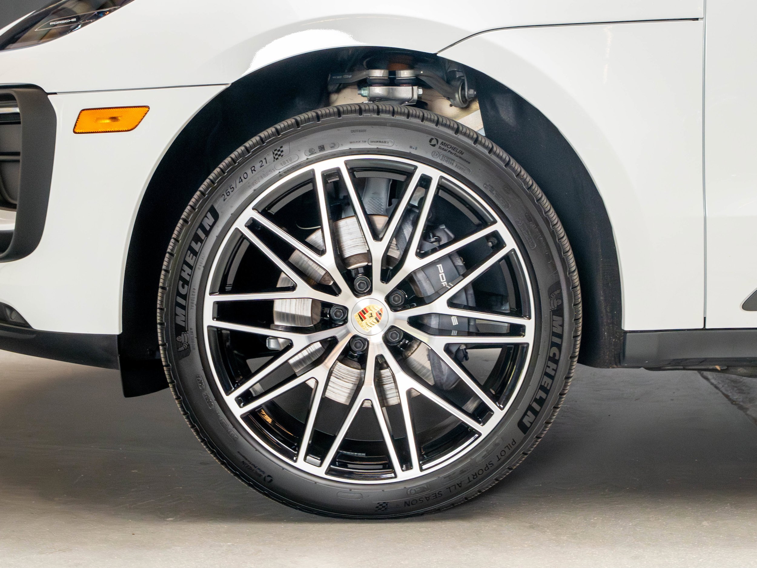 Certified 2026 Porsche Macan AWD/4WD image 17