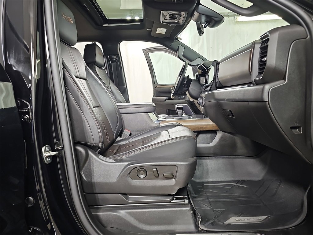 Used 2023 Chevrolet Silverado 1500 High Country w/ High Country Premium Package image 16