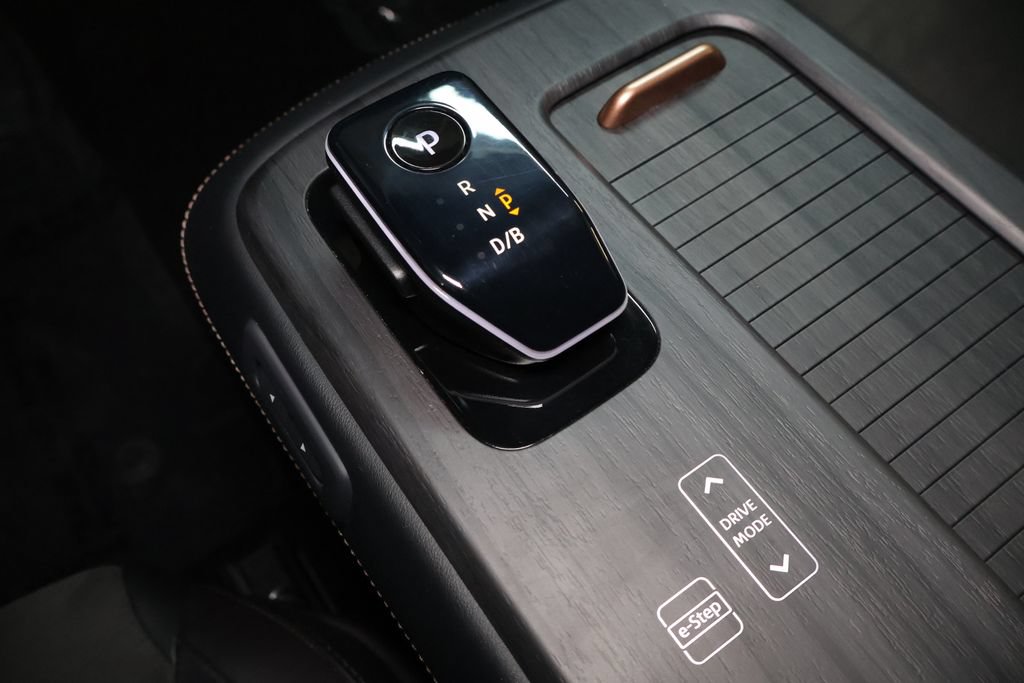 Used 2024 Nissan Ariya AWD image 32