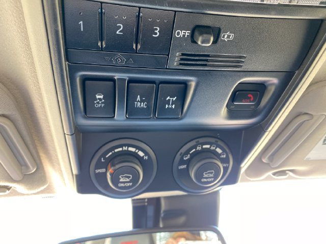 Used 2023 Toyota 4Runner TRD Off-Road Premium w/ Off Road Premium Plus Package AWD/4WD image 25