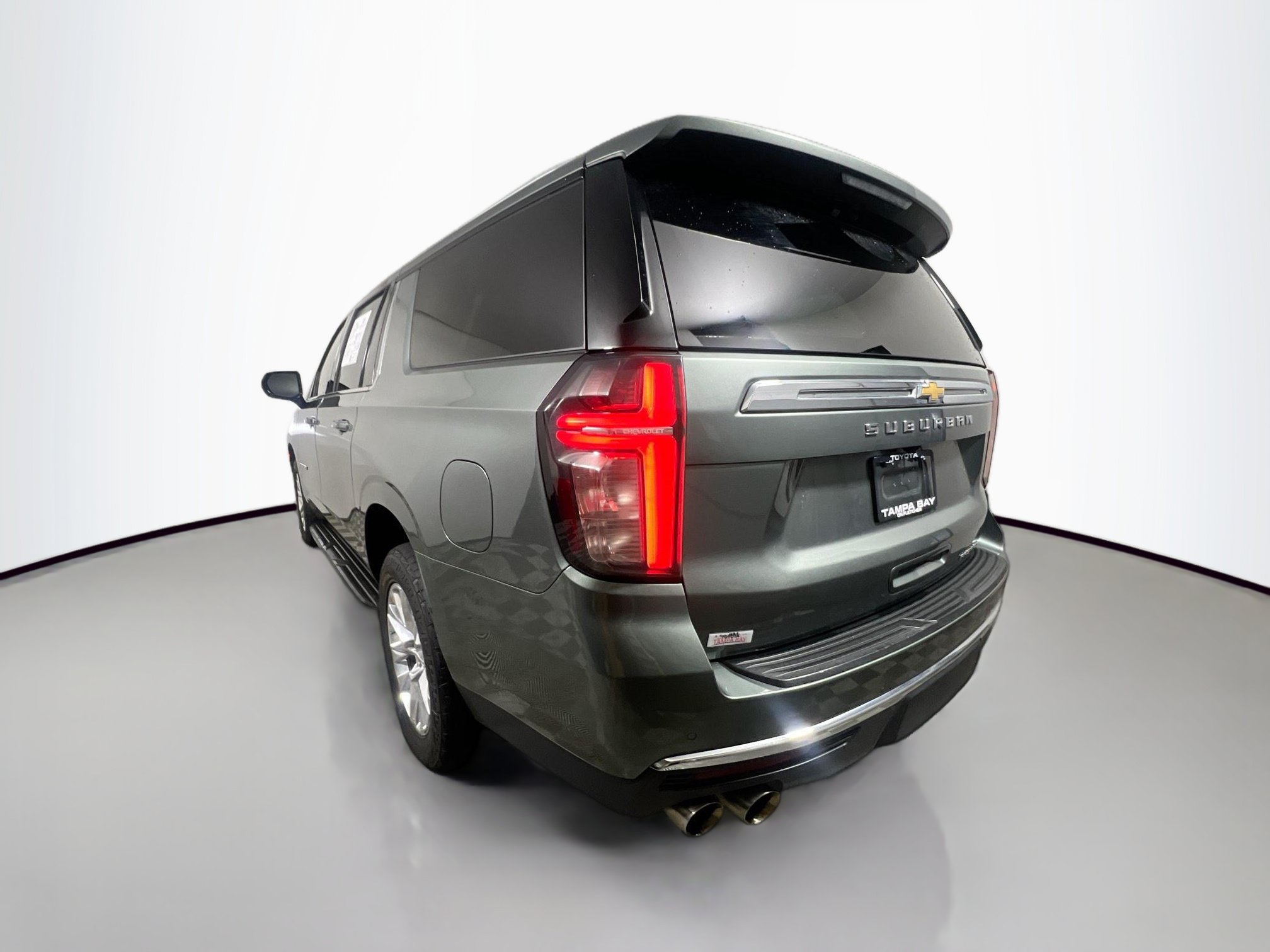Used 2023 Chevrolet Suburban Premier AWD/4WD image 8