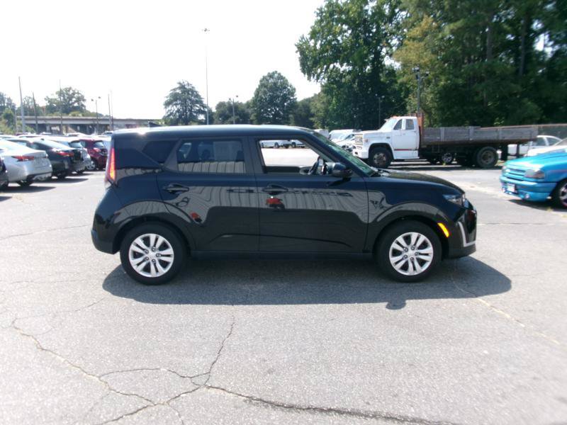 Used 2025 Kia Soul LX FWD image 20