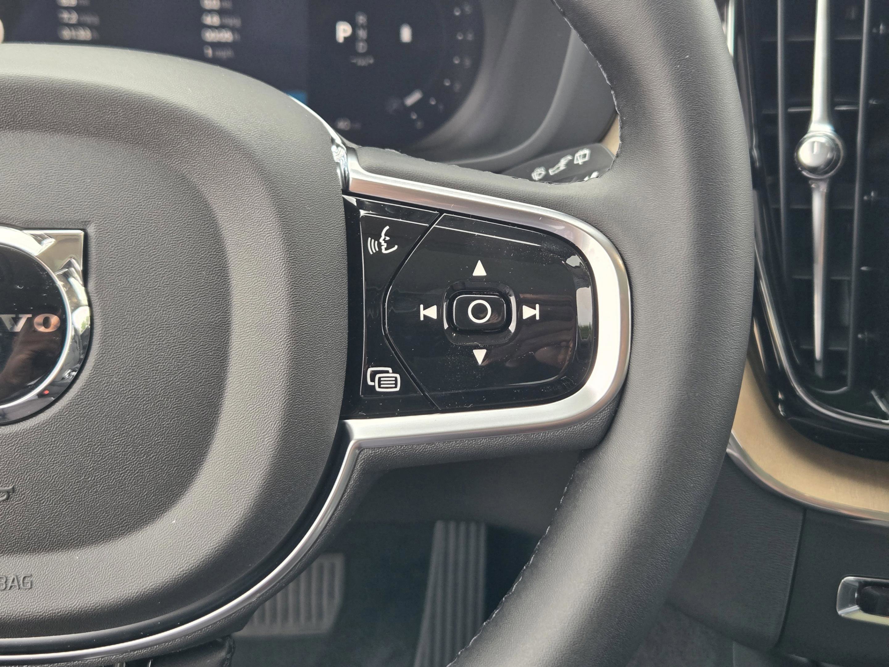 New 2026 Volvo XC60 B5 Plus w/ Protection Package Premier AWD/4WD image 23