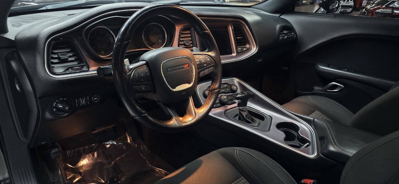 Used 2018 Dodge Challenger R/T w/ Driver Convenience Group RWD image 9