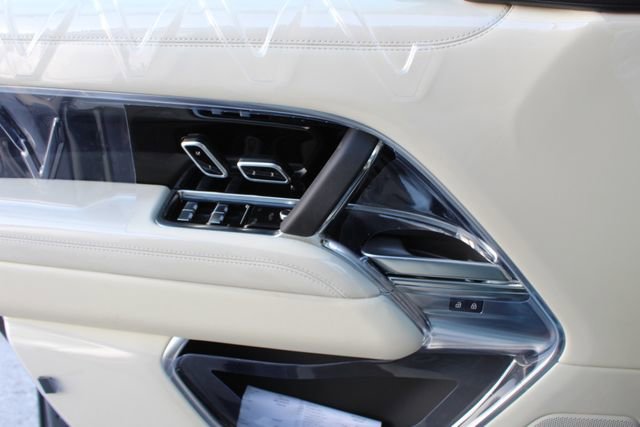 New 2026 Land Rover Range Rover Long Wheelbase SE image 17