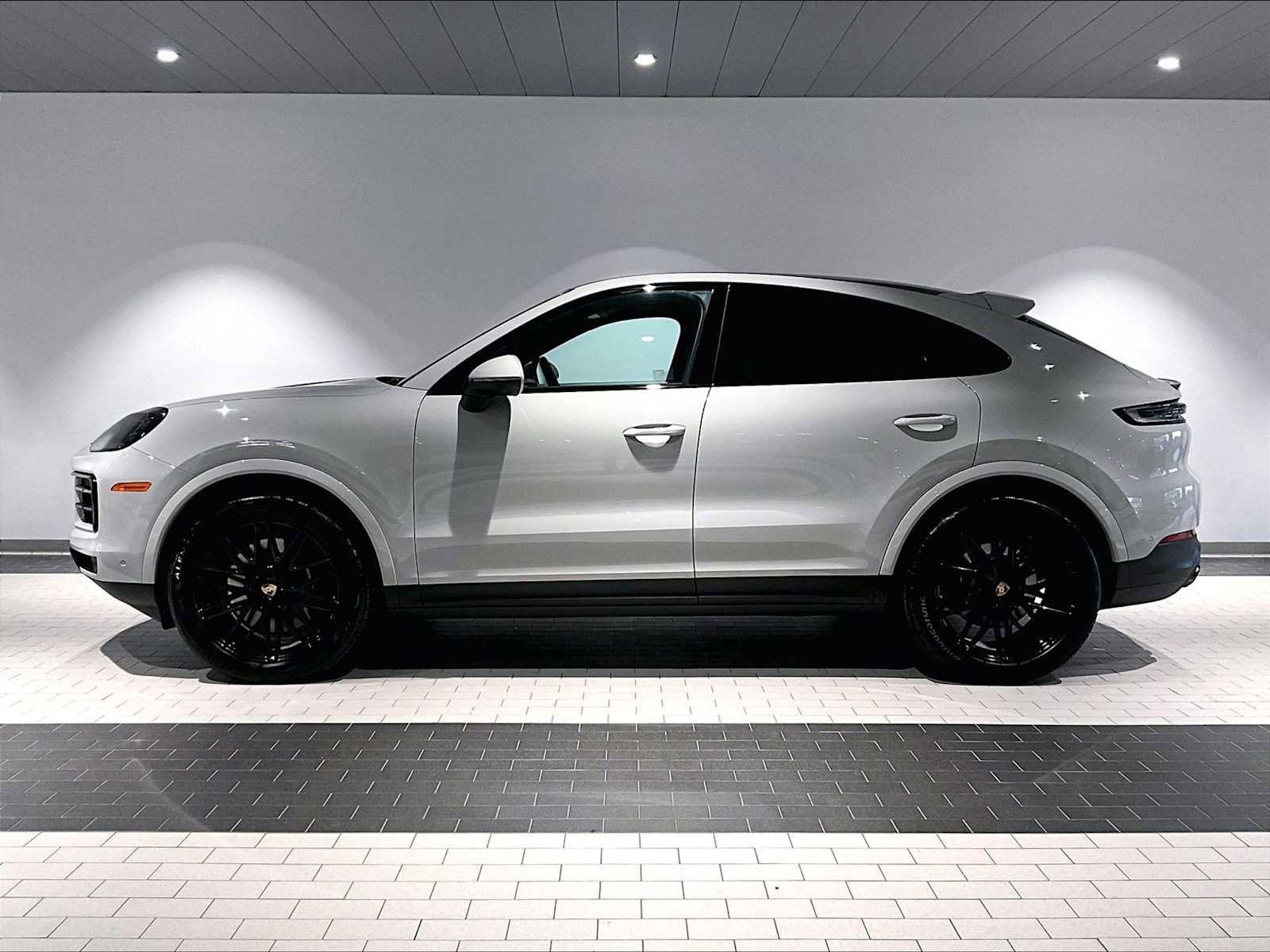 Used 2025 Porsche Cayenne Coupe image 2