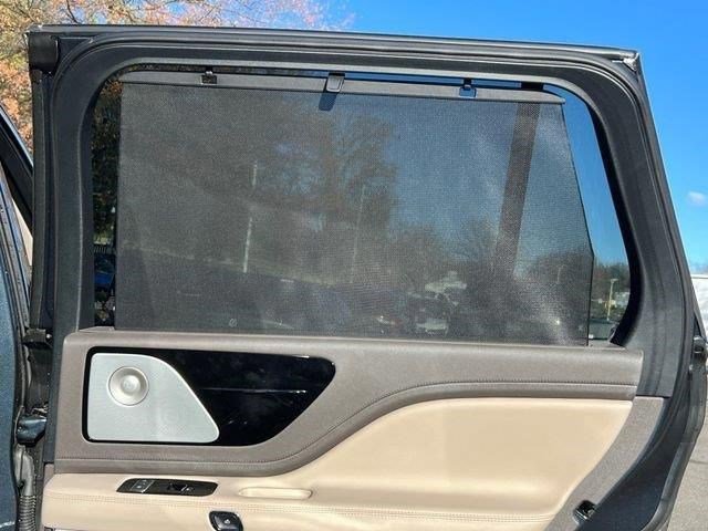 Used 2021 Lincoln Aviator Reserve w/ Equipment Group 202A image 15