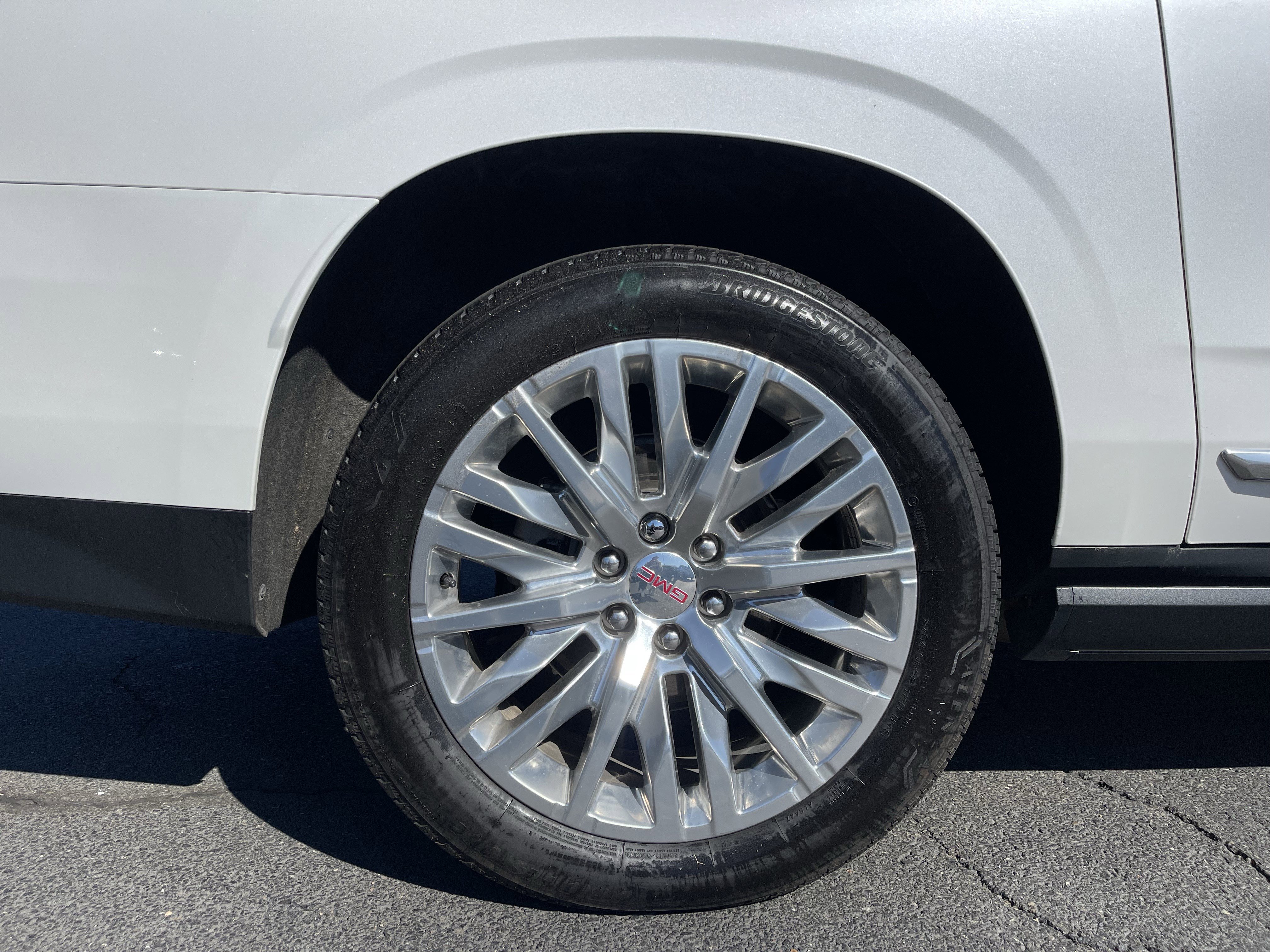 Used 2023 GMC Yukon XL Denali w/ Denali Reserve Package image 9