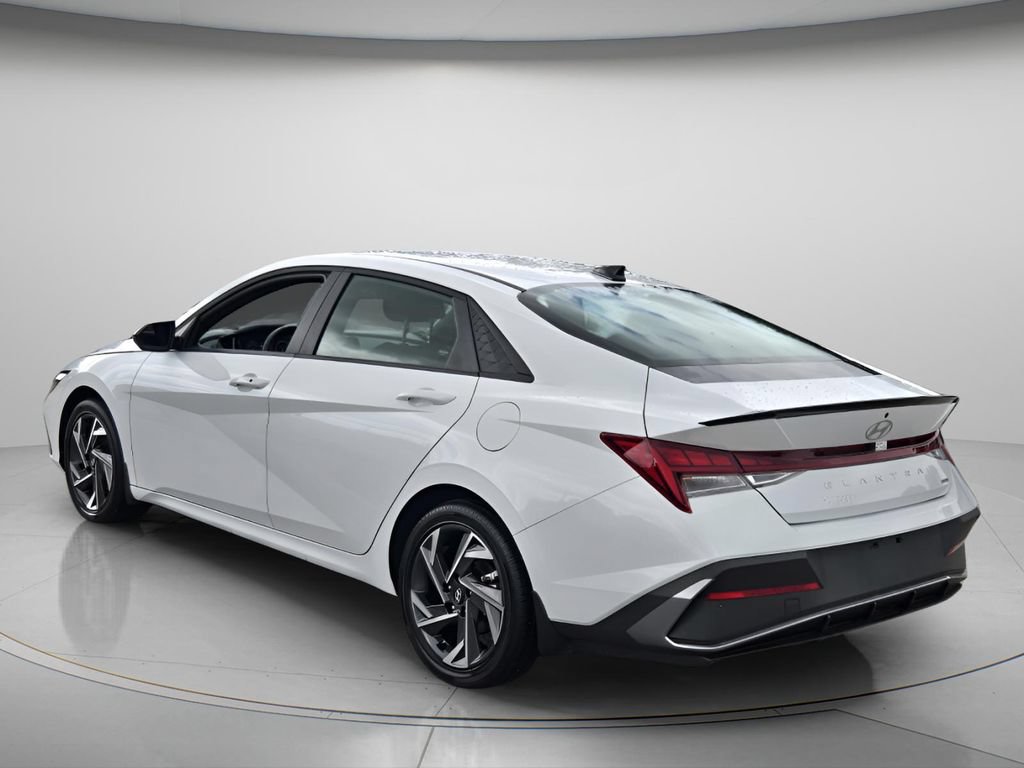 Certified 2025 Hyundai Elantra SEL FWD image 8