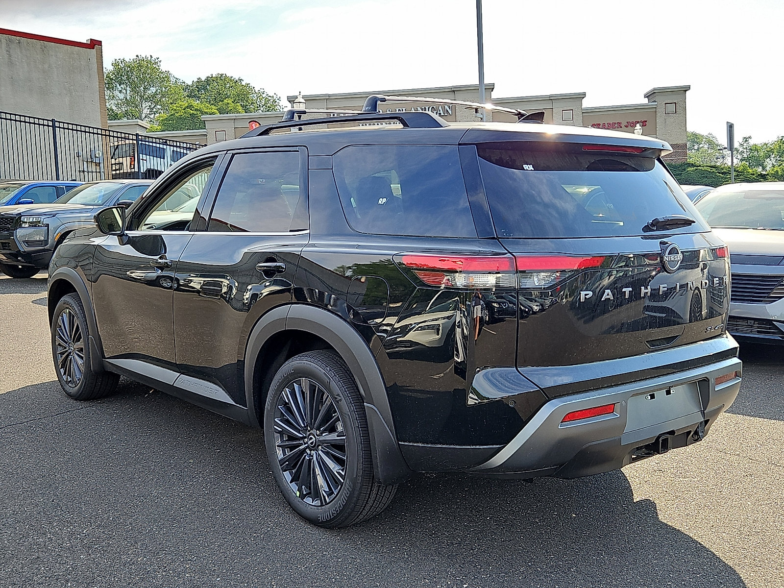 New 2026 Nissan Pathfinder SL w/ SL Premium Package (P04) AWD/4WD image 4