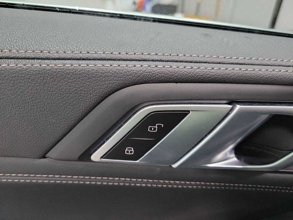 Used 2023 BMW X6 xDrive40i image 38