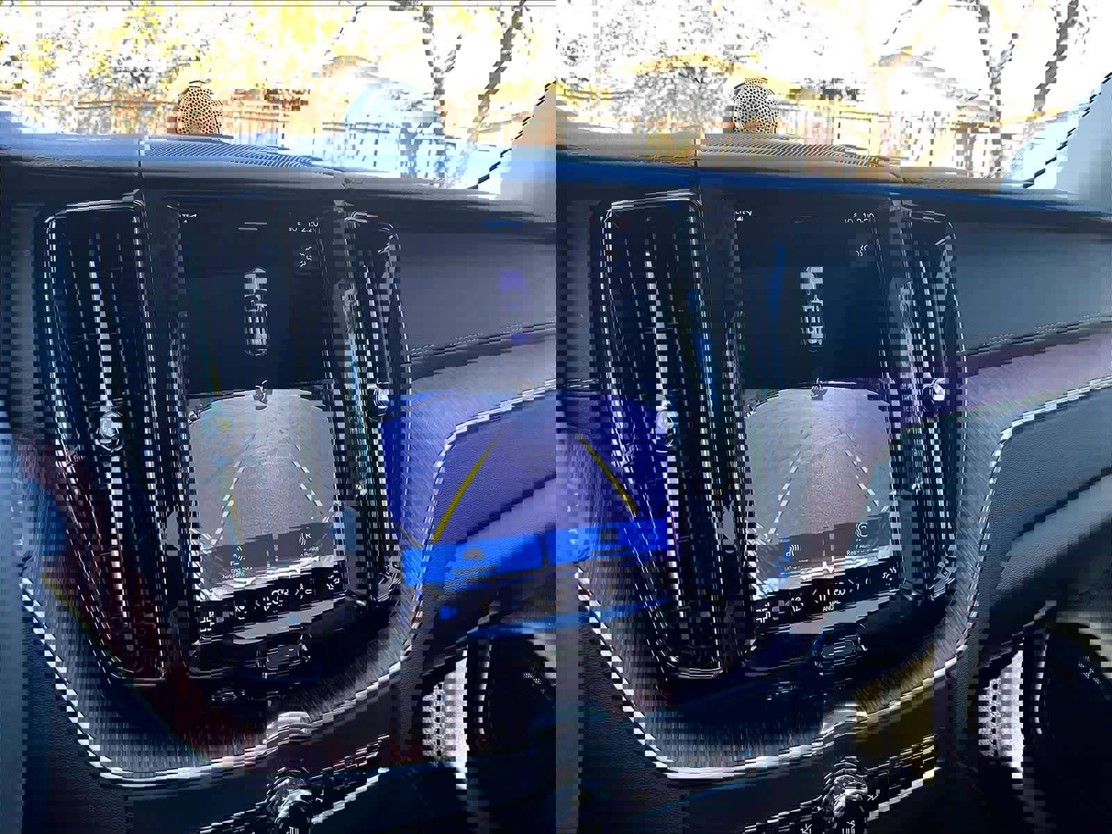 Used 2023 Volvo XC60 T8 Ultimate image 24