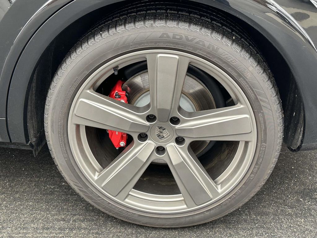 Certified 2025 Porsche Cayenne Turbo image 8