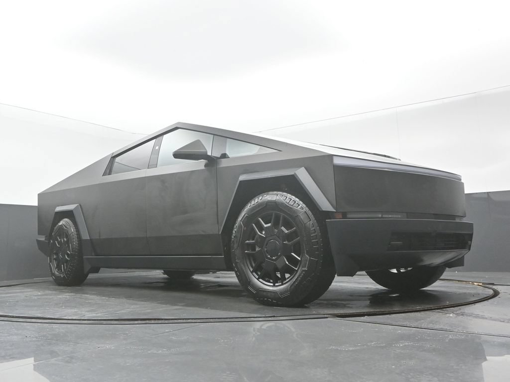 Used 2024 Tesla Cybertruck AWD Crew Cab image 28
