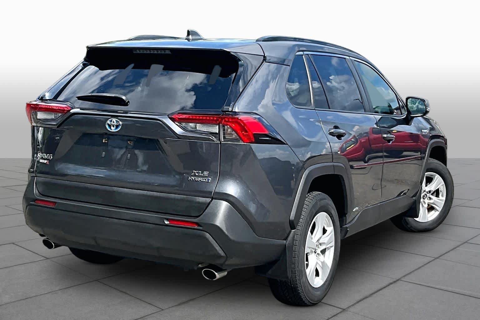 Used 2019 Toyota RAV4 XLE w/ Convenience Package AWD/4WD image 13