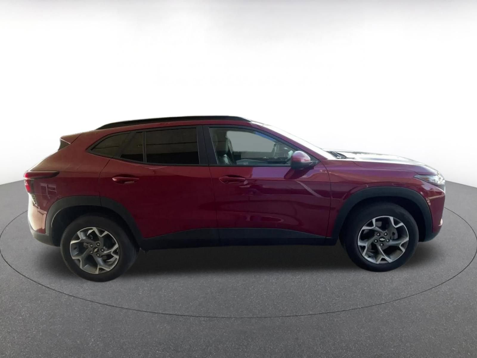 Used 2025 Chevrolet Trax LT image 16