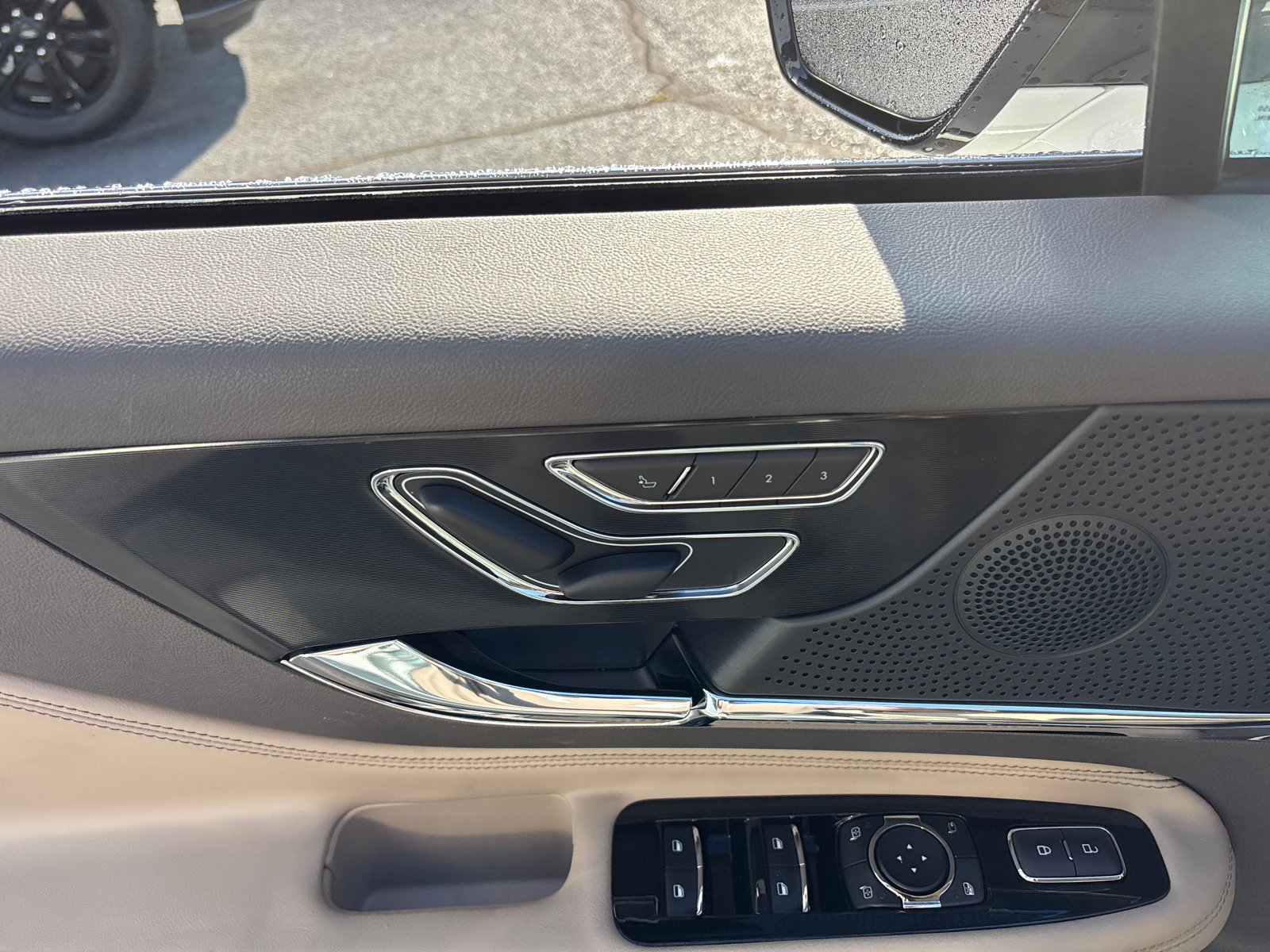 Certified 2023 Lincoln Corsair AWD image 12