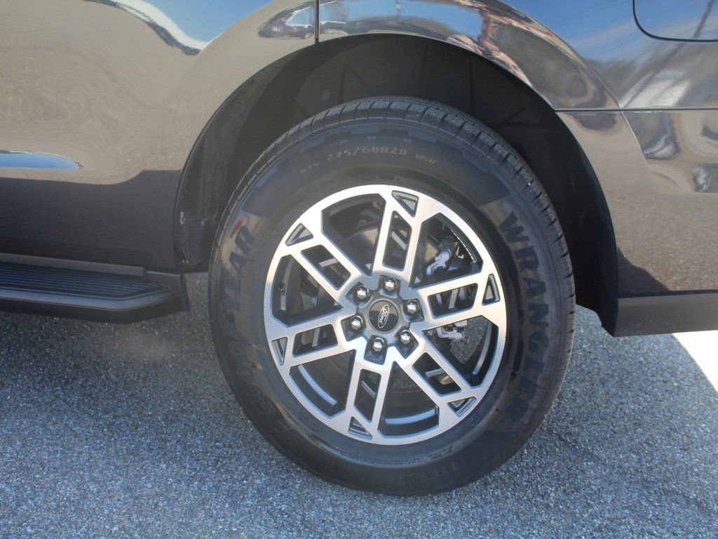 New 2026 Ford Expedition Active image 24