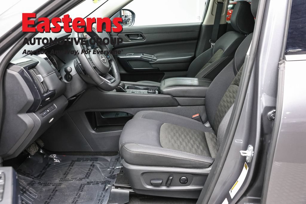 Used 2024 Nissan Pathfinder SV AWD/4WD image 14