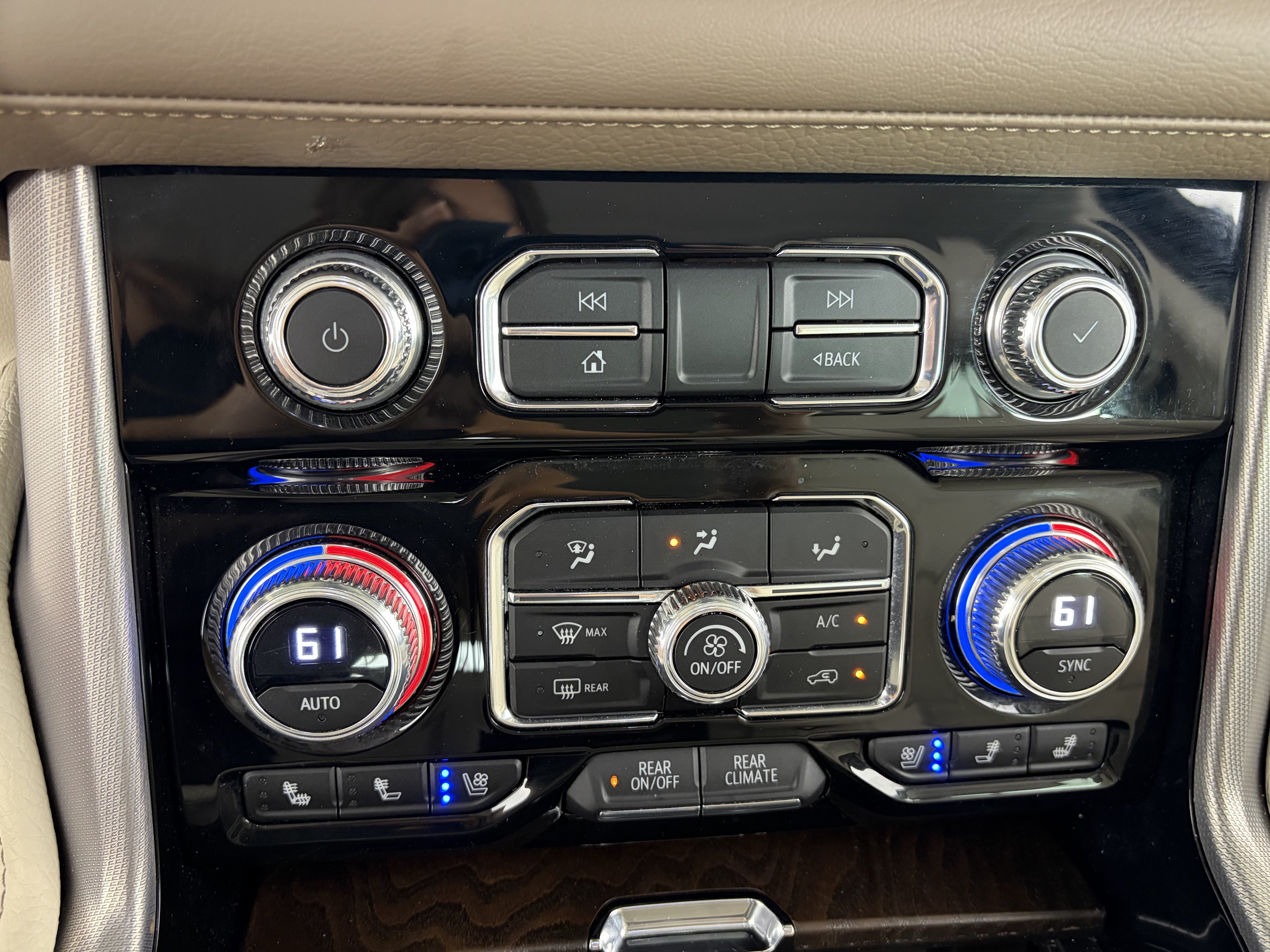 Used 2023 GMC Yukon Denali AWD/4WD image 26
