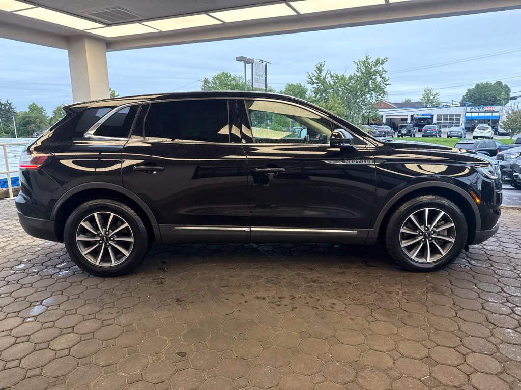 Certified 2022 Lincoln Nautilus AWD image 4