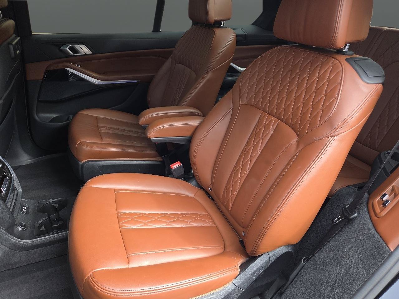 Used 2021 BMW X7 xDrive40i w/ Executive Package 2 AWD/4WD image 12