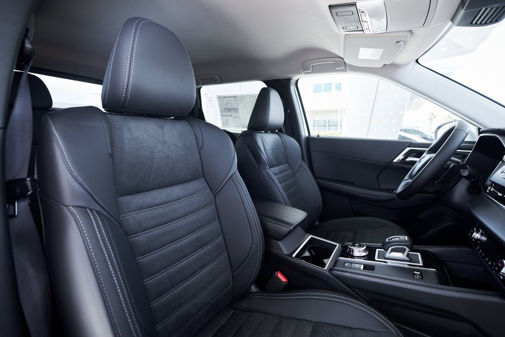 New 2025 Mitsubishi Outlander SE image 26