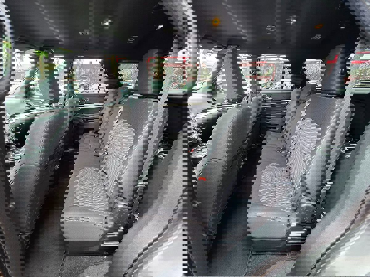 Used 2019 Ford Explorer XLT image 27