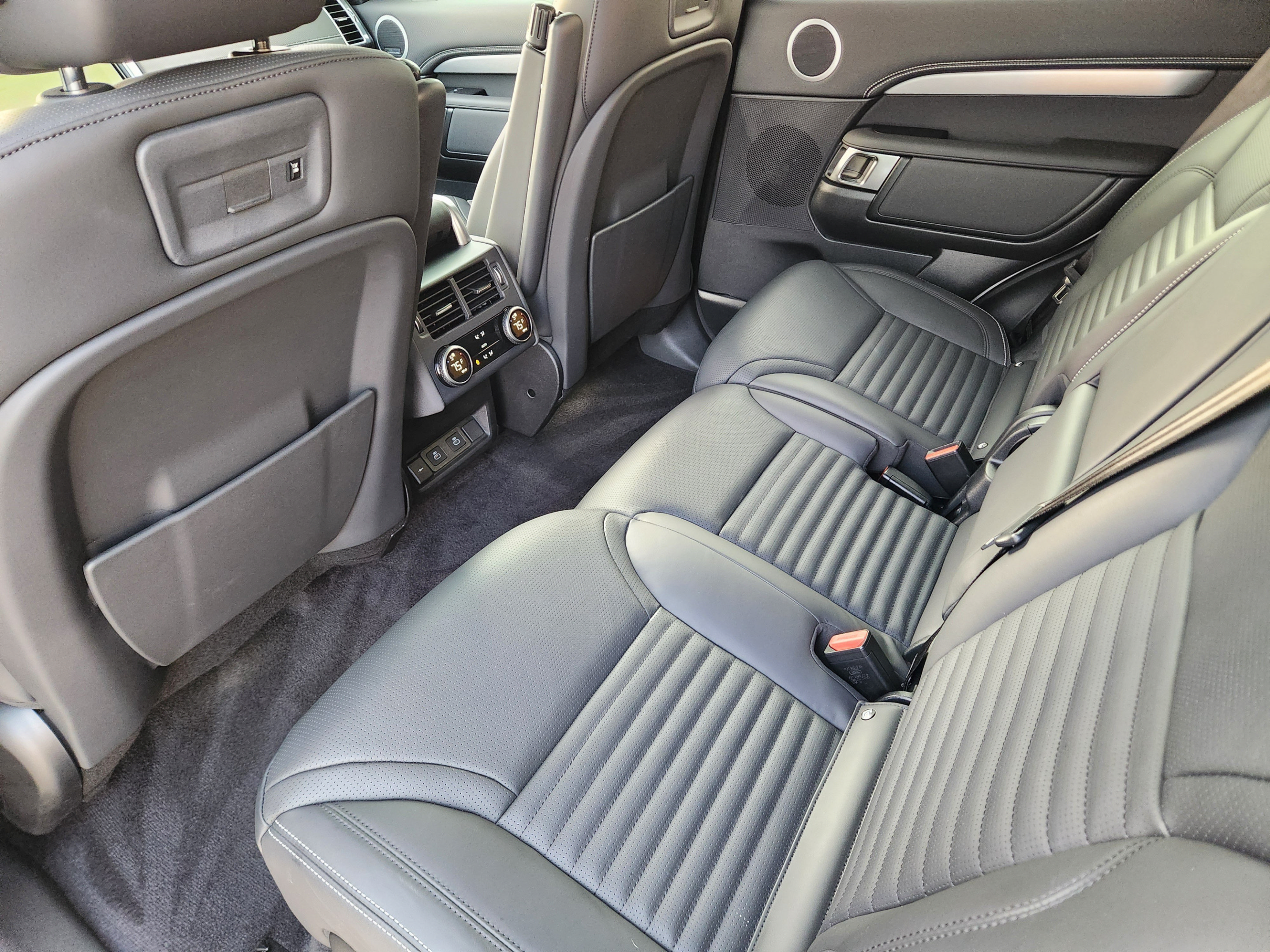 Certified 2025 Land Rover Discovery Dynamic SE AWD/4WD image 27