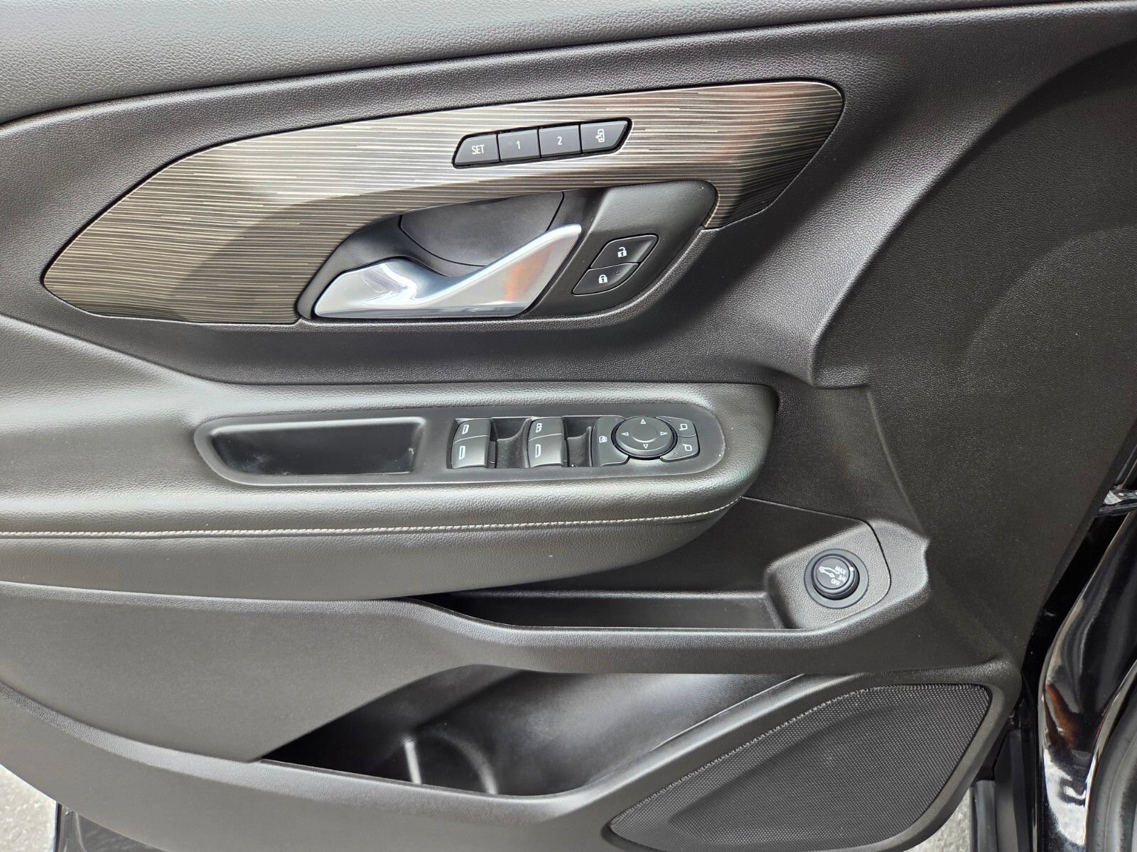 Used 2024 GMC Terrain SLT FWD image 17