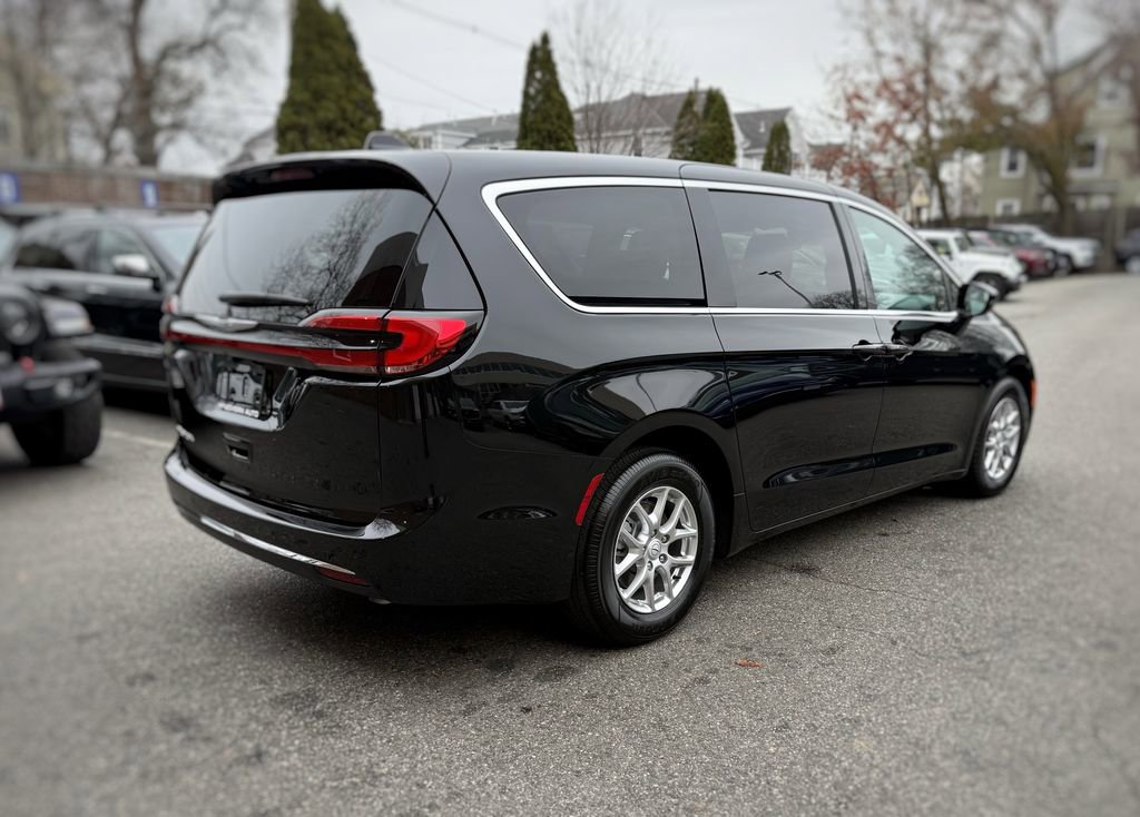 New 2026 Chrysler Pacifica Select FWD image 8