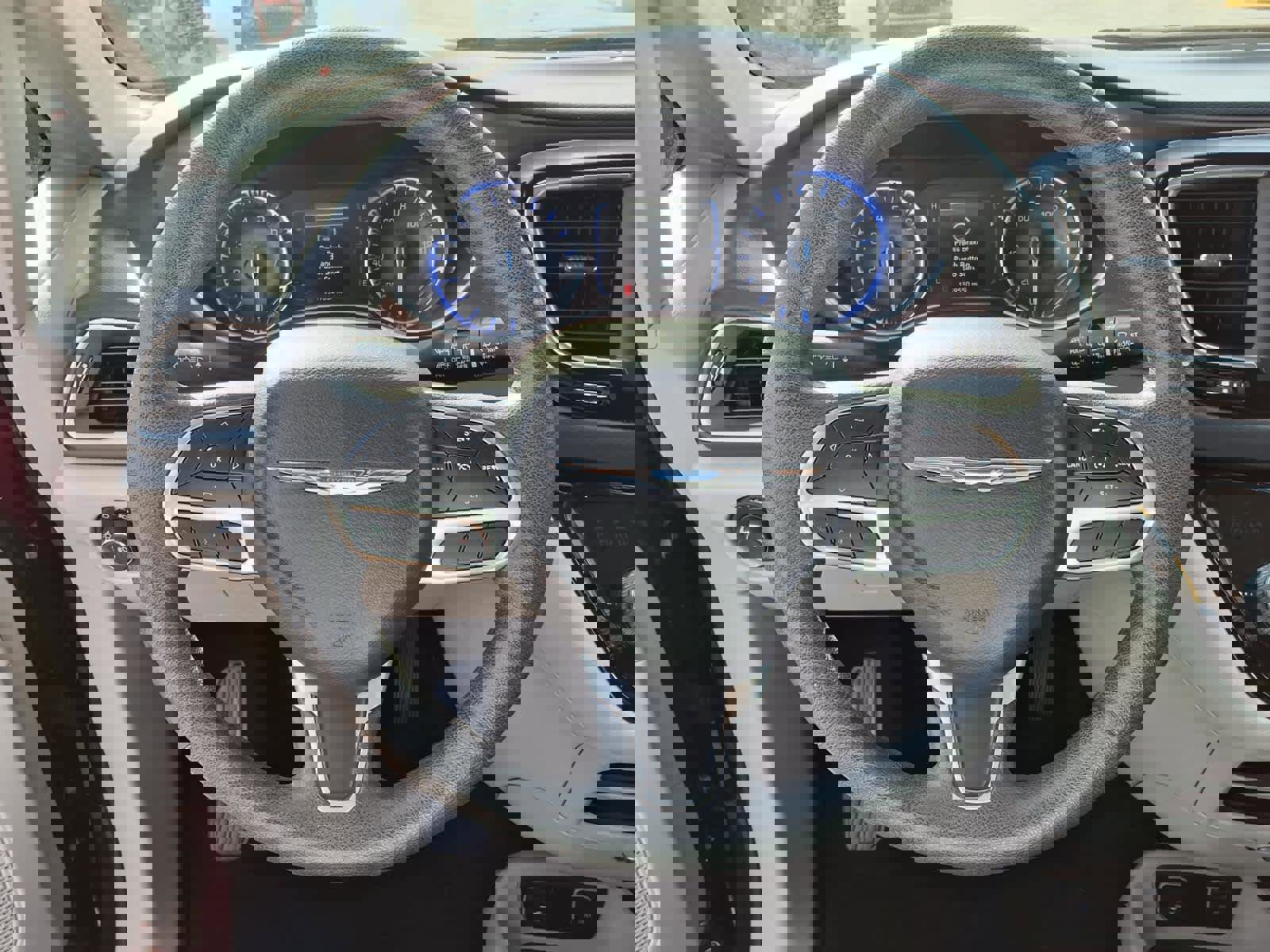 Used 2018 Chrysler Pacifica Touring Plus image 8