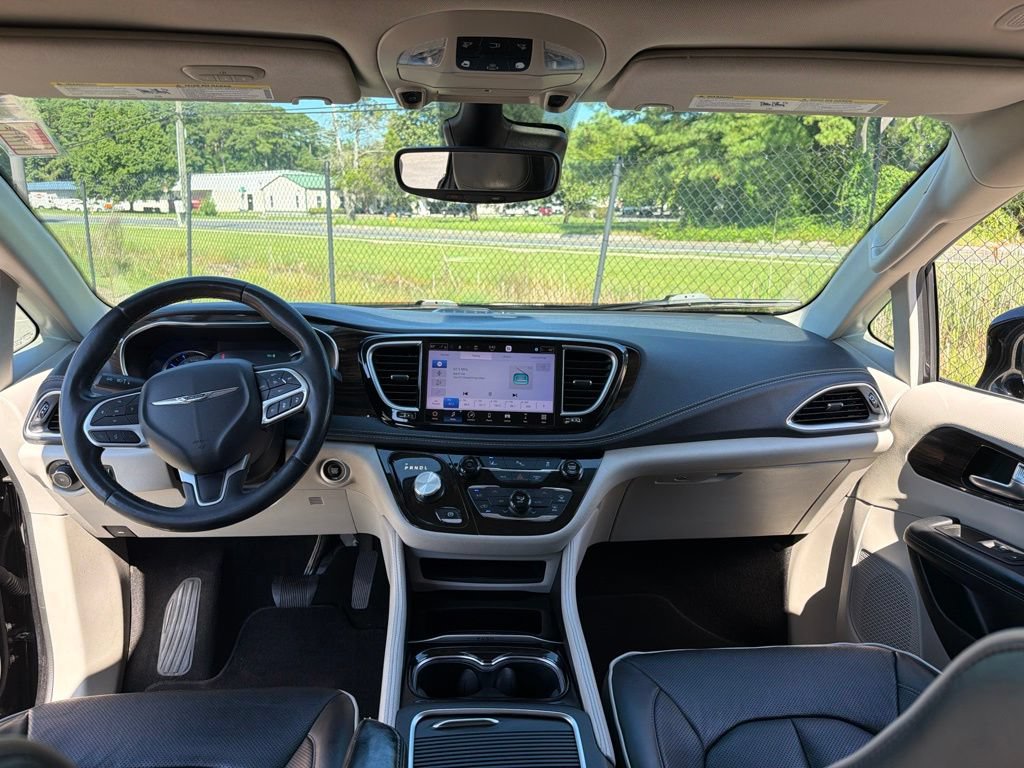 Used 2023 Chrysler Pacifica Limited FWD image 8