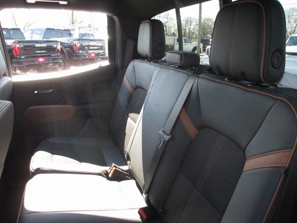 Used 2026 GMC Canyon AT4 image 21
