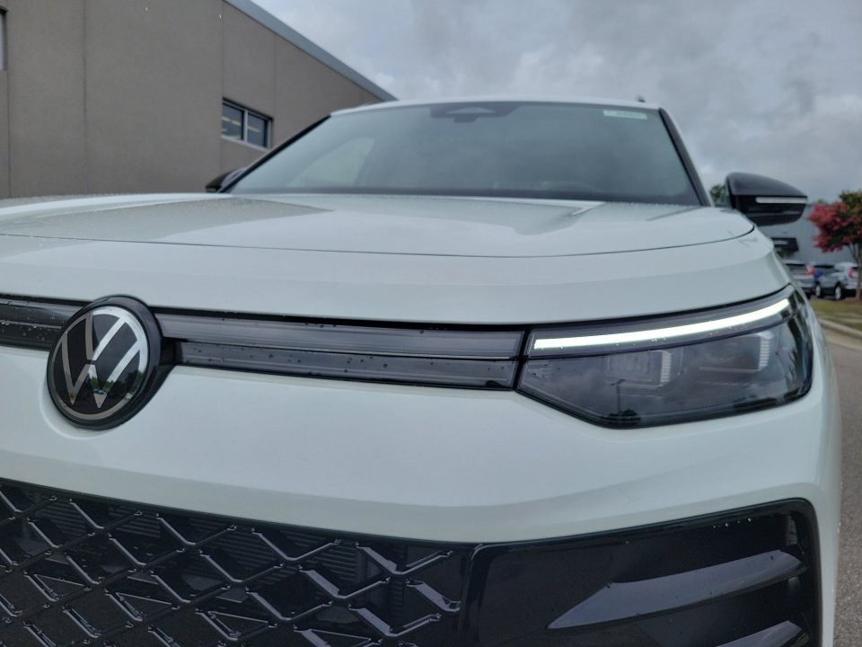 New 2026 Volkswagen Tiguan SE R-Line AWD/4WD image 25