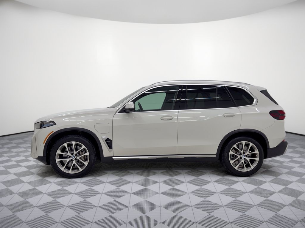 Certified 2024 BMW X5 xDrive50e w/ Premium Package AWD/4WD image 2