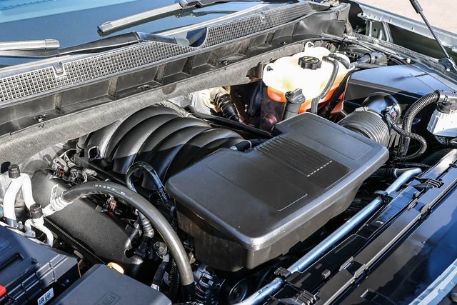 Used 2025 Chevrolet Suburban Z71 AWD/4WD image 12